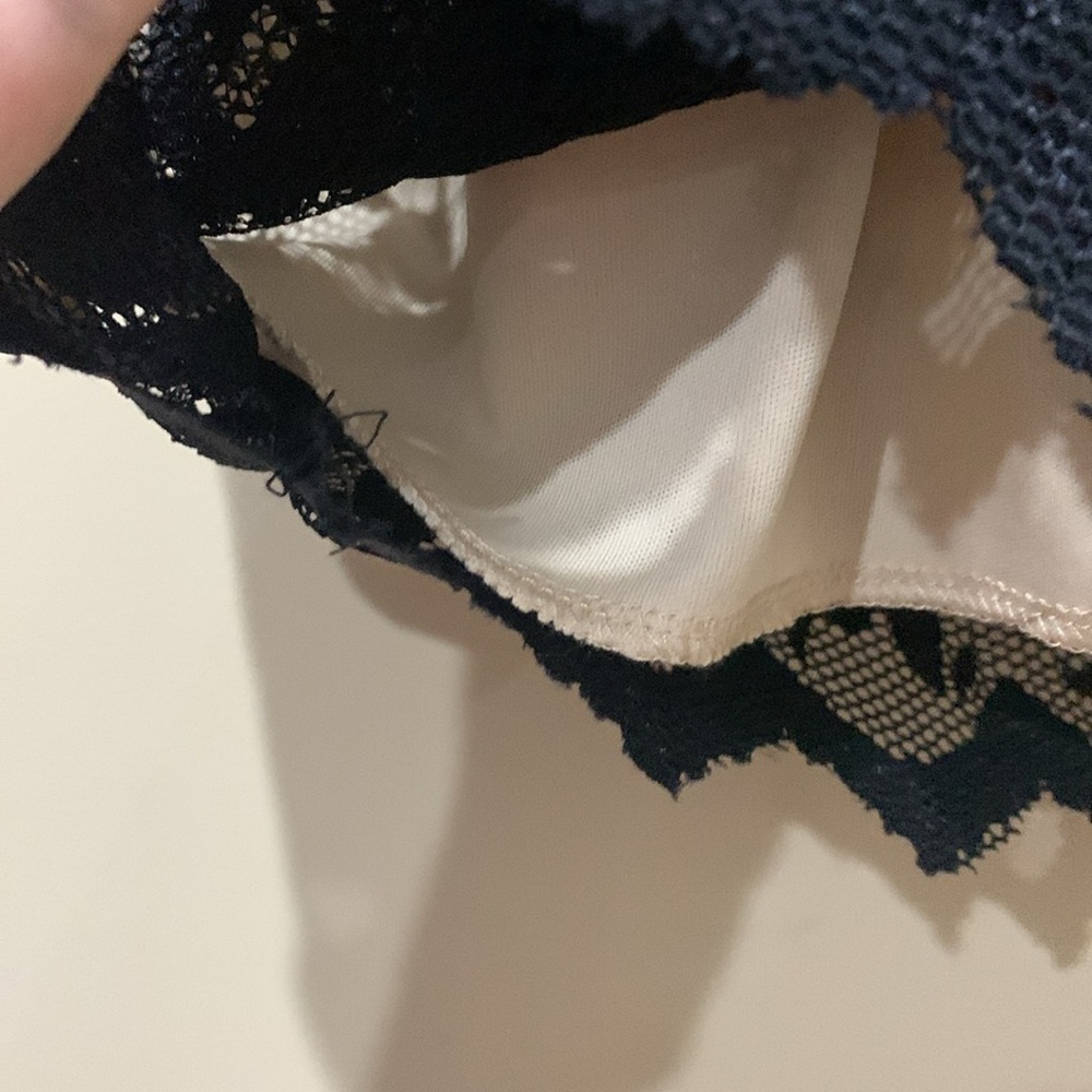 Stretchy lace dress - Picture 4 of 9